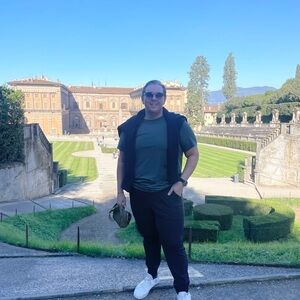 Meet your Posher, Derrick